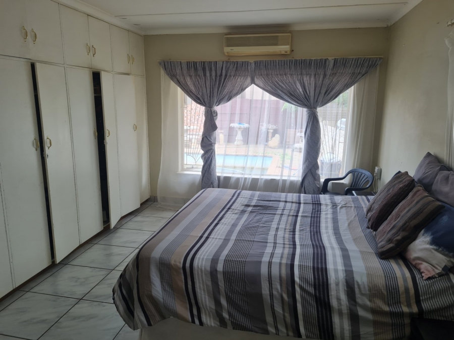 5 Bedroom Property for Sale in Pellissier Free State